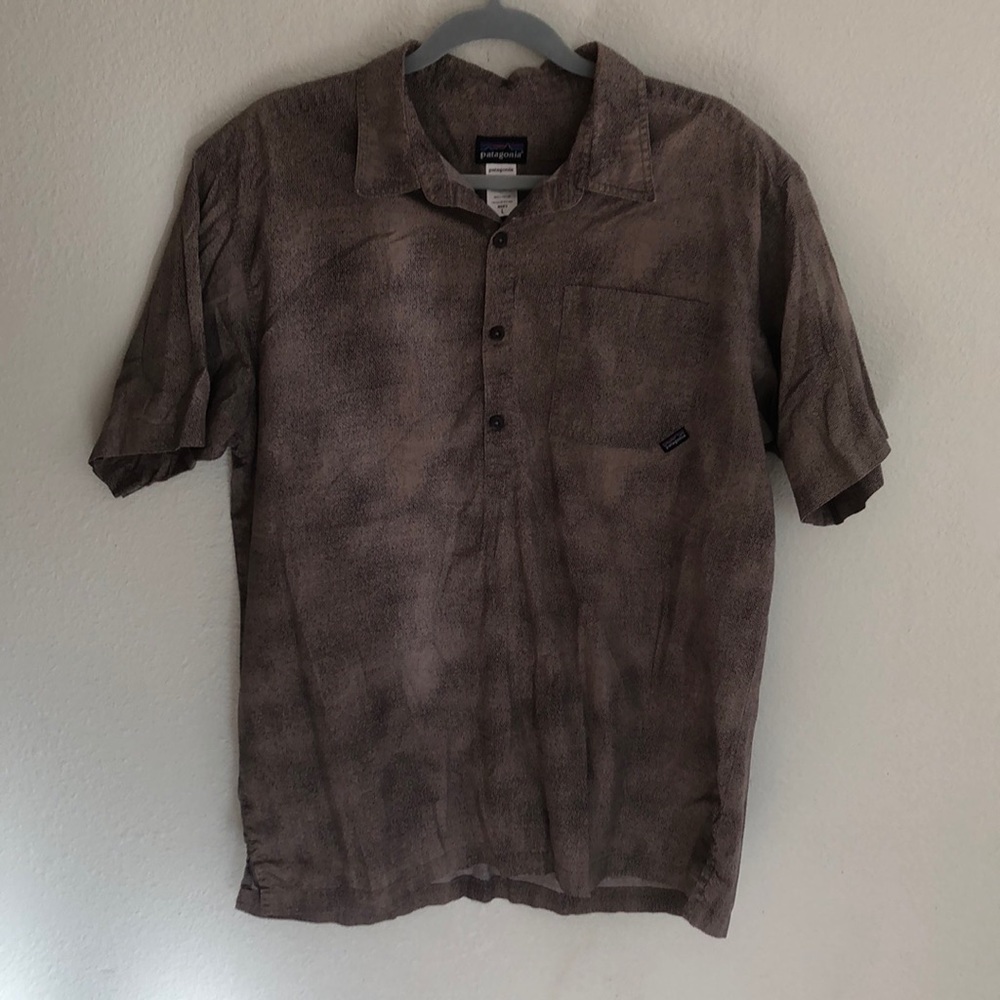Patagonia 1/4 button down tee